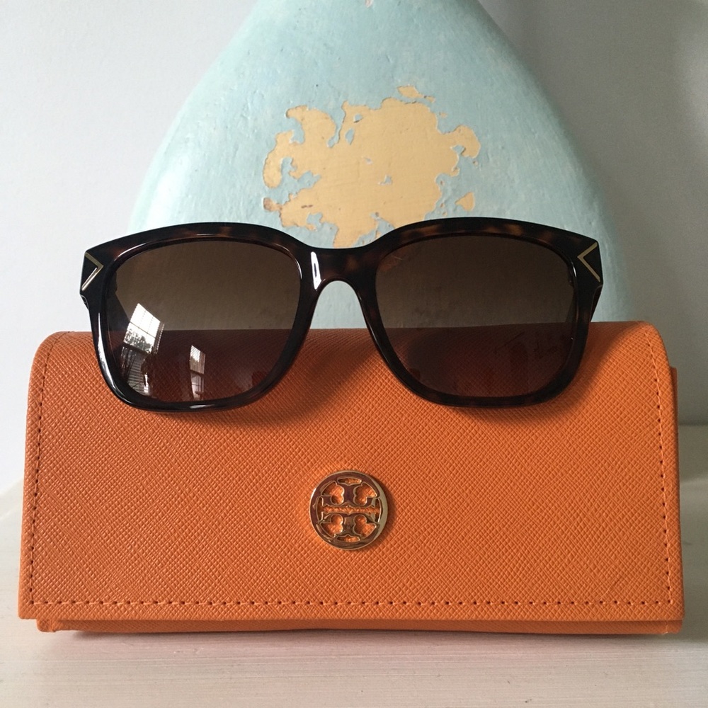 Tory Burch Tortoiseshell Frame Sunglasses with Brown Gradient Lenses